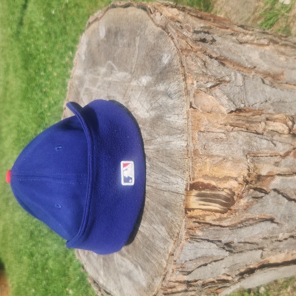 NEW ERA PHILLIES WINTER HAT - Picture 2 of 6